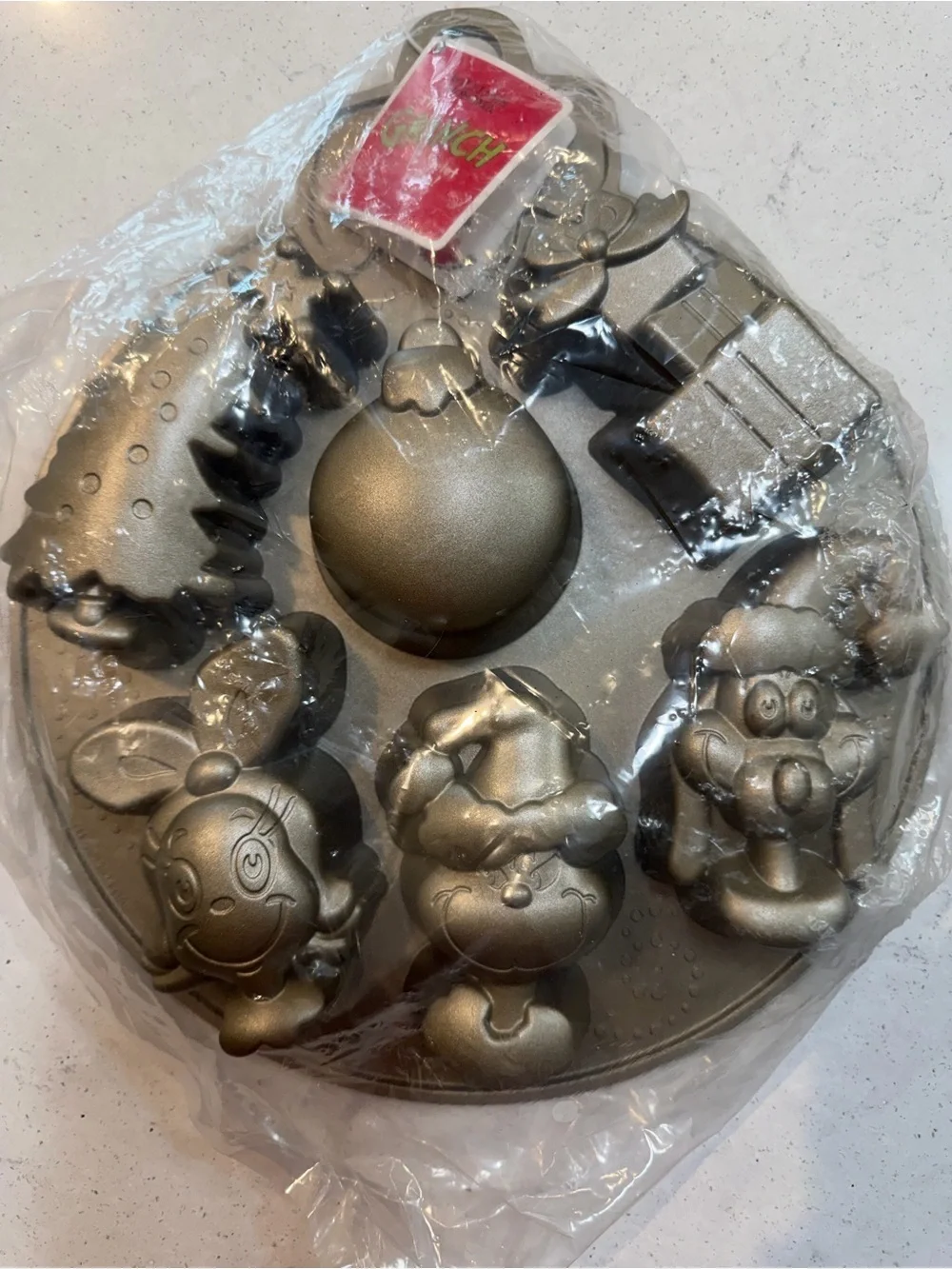 Grinch Holiday Character Cake Pan - Metallic Gray Kids Baking Mold never used